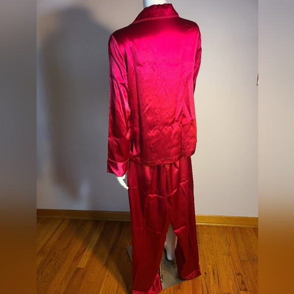 NWOT, women's 100% silk pajamas - Picture 2 of 7